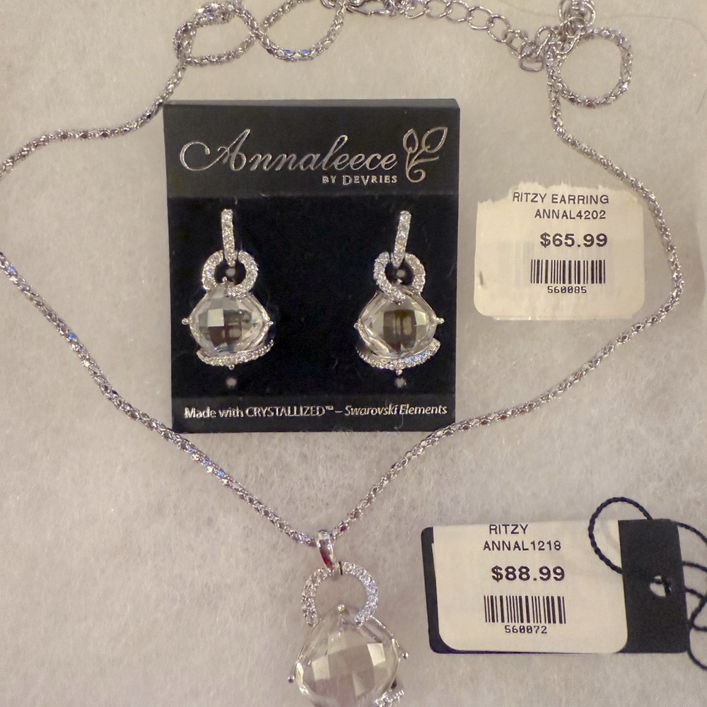 Annaleese by Devries Necklace and Earring set